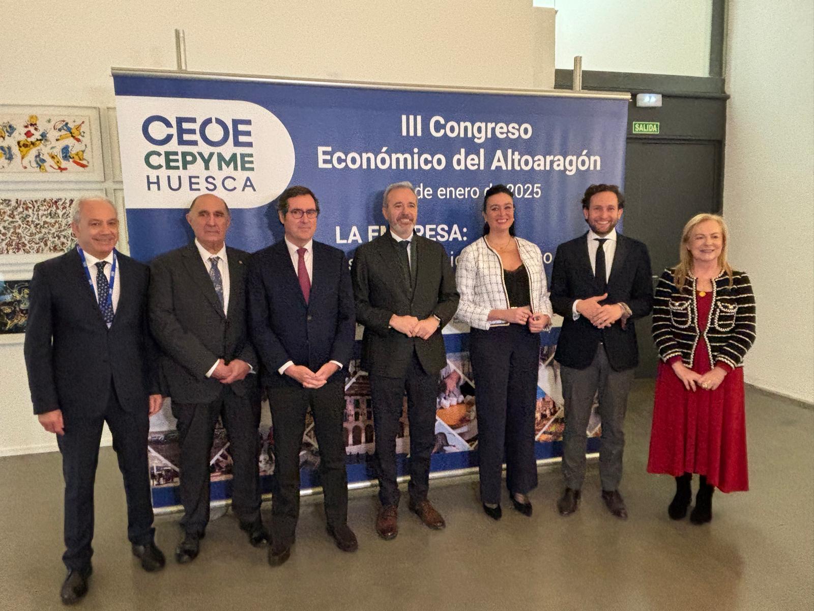 Autoridades y responsables empresariales en el III congreso Económico del alto Aragón