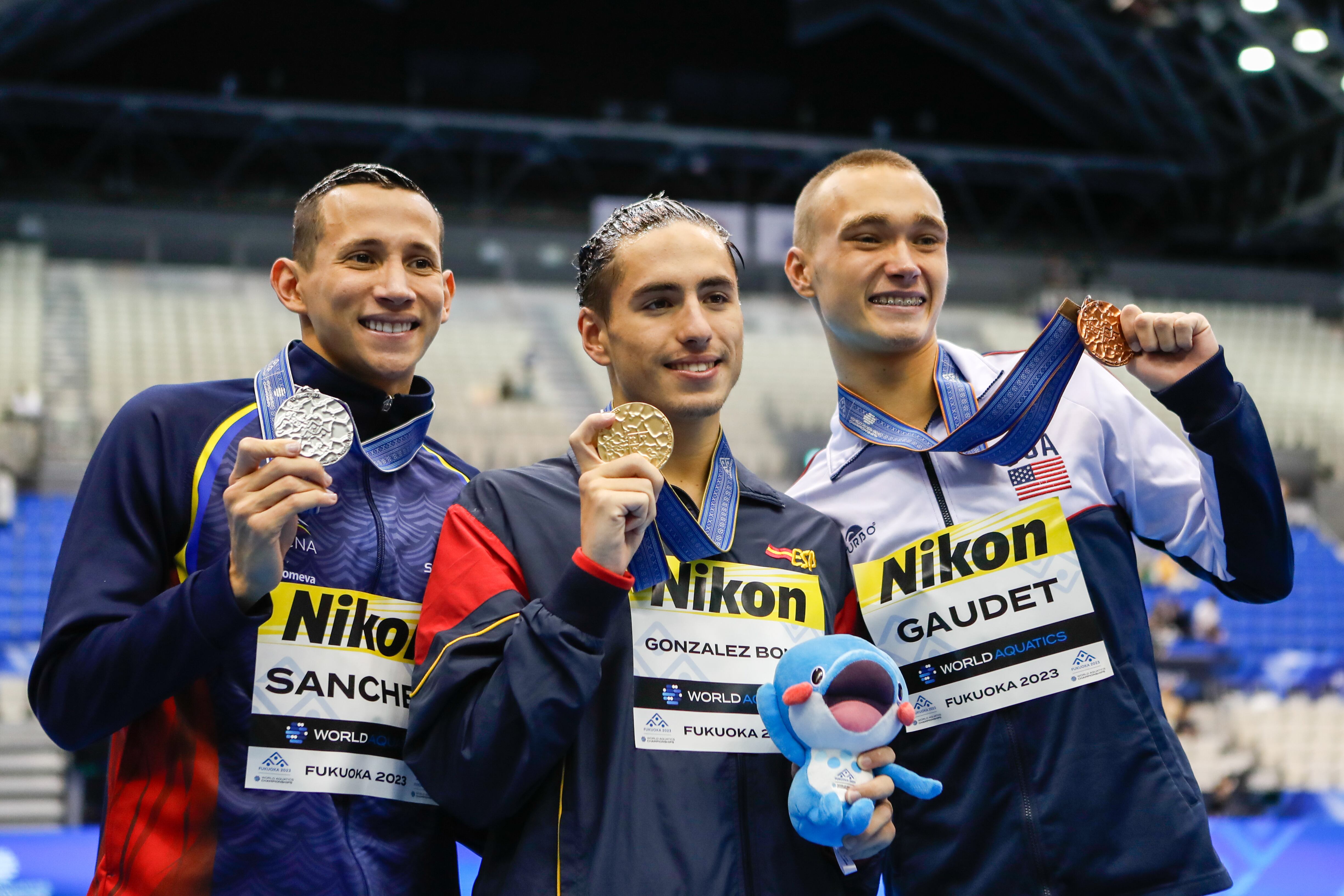 Dennis González, tras ser campeón del mundo: &quot;Fue difícil adaptarme, porque era raro ver a un chico en un equipo de chicas&quot;. (Nikola Krstic/BSR Agency/Getty Images)