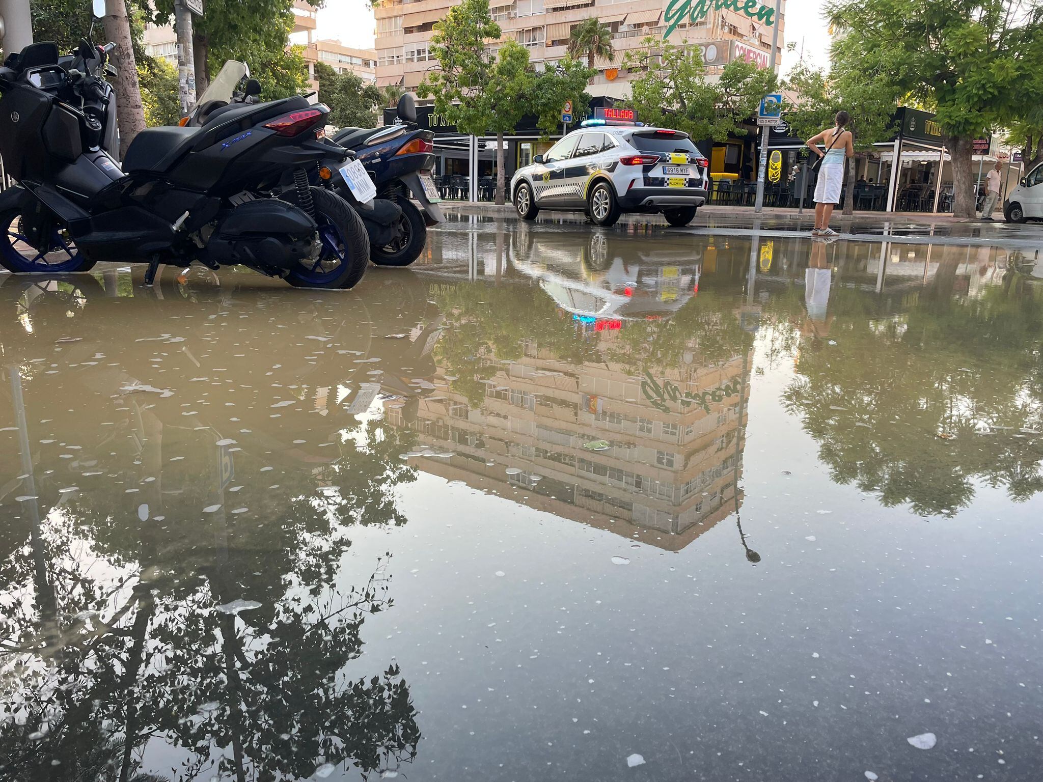 La zona se llenó rápidamente de aguas fecales provocando un intenso mal olor