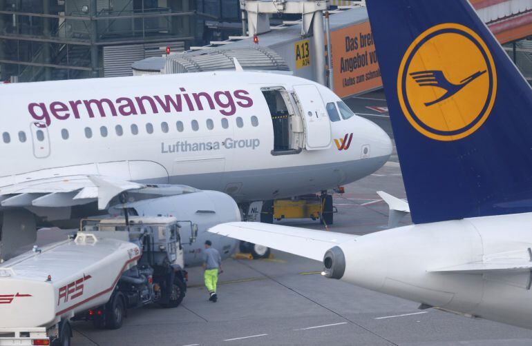 Un avión de Germanwings, en la piesta de aterrizaje del aeropuerto de Düsseldorf