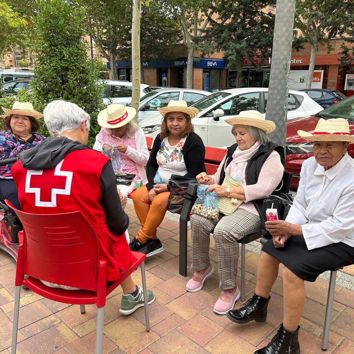 Cruz Roja pone en marcha en Tres Cantos un banco para hacer frente a la soledad no deseada