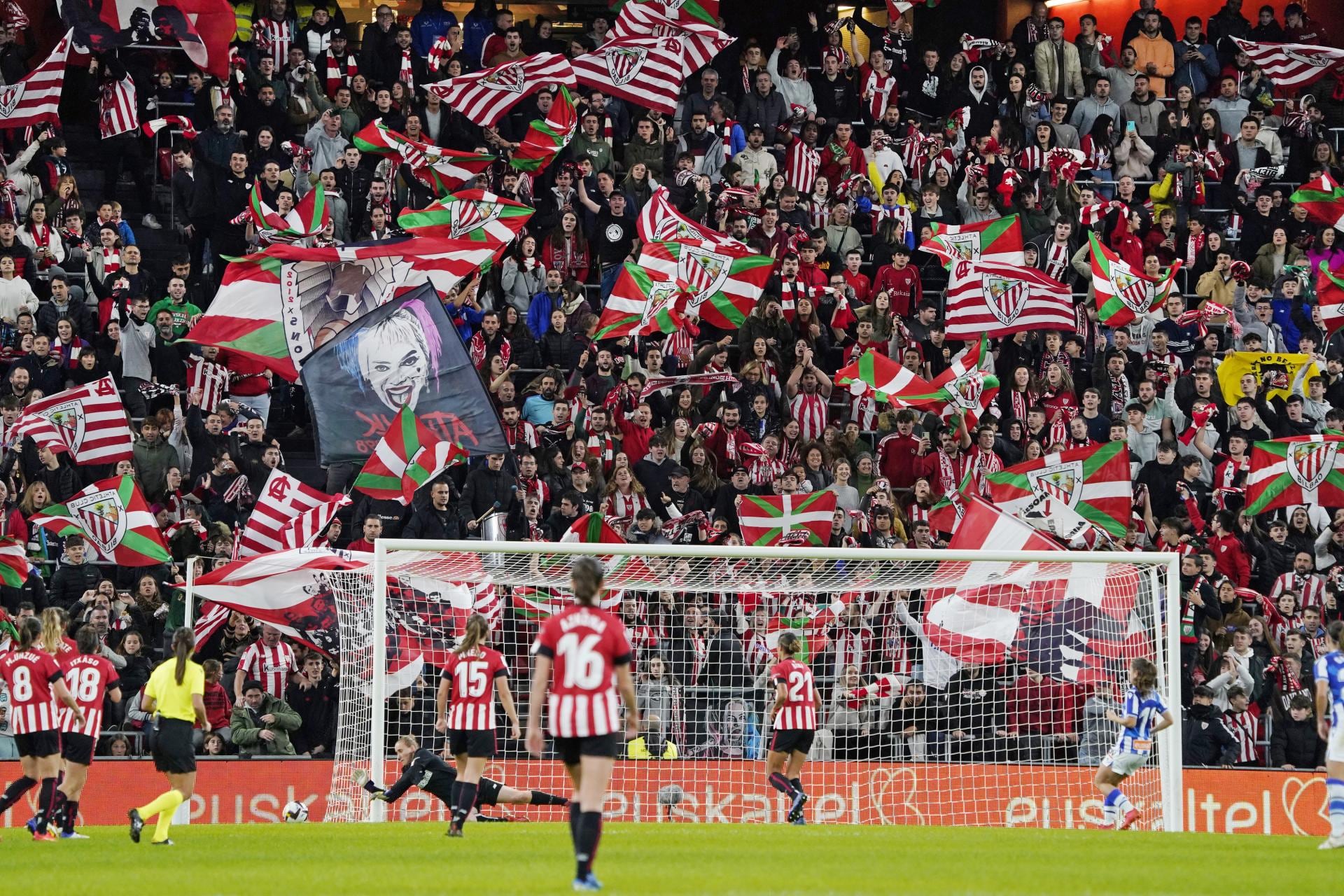 Una imagen del último partido del primer equipo femenino del Athletic disputado en San Mamés