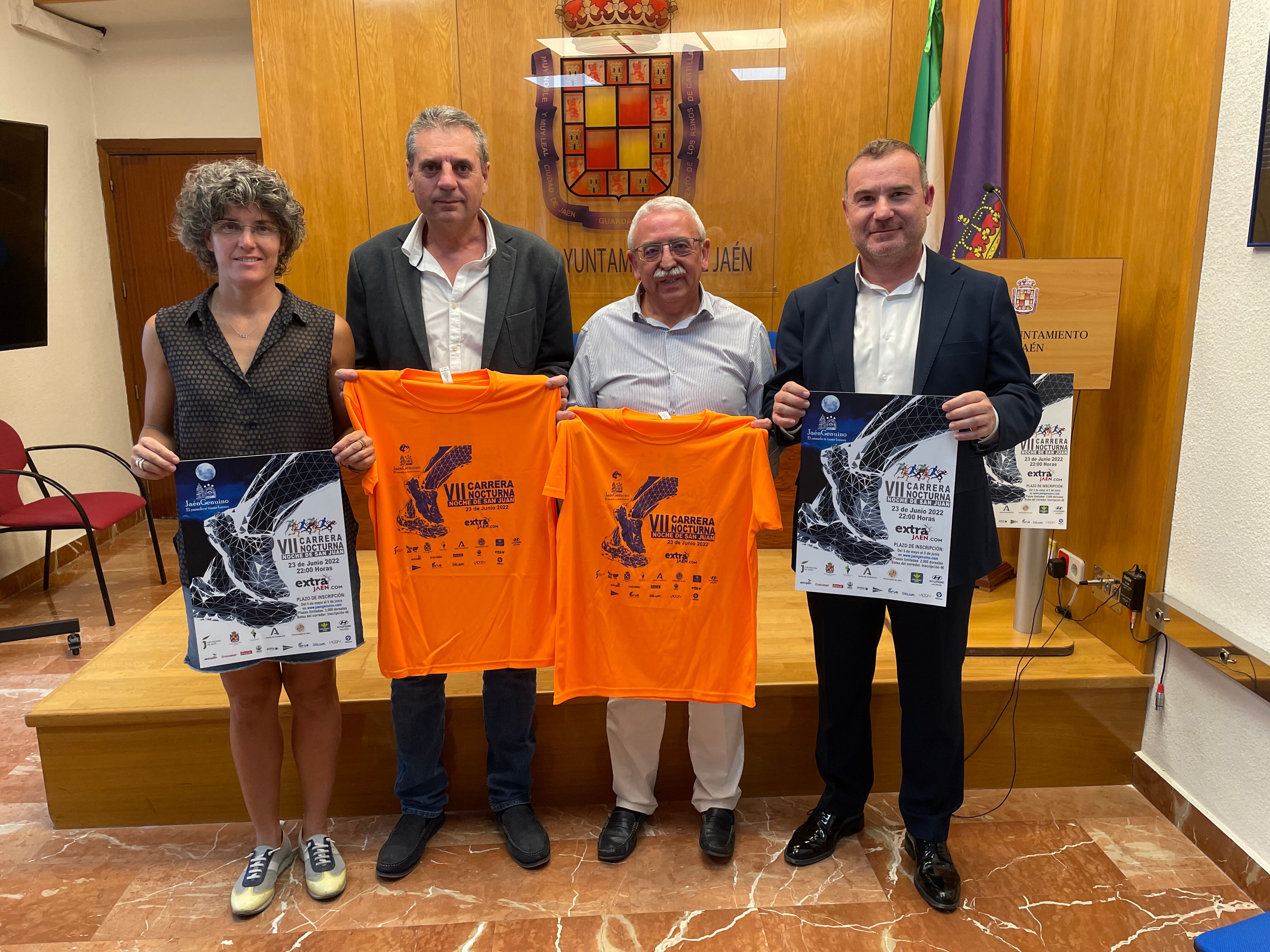 Gema Torres del Safyd universitario, Ángel Vera Diputado. Tomás Roldán, coordinador del programa &quot;Jaén Genuino&quot; y Carlos Alberca, Concejal de deportes en el presentación de la Carrera.