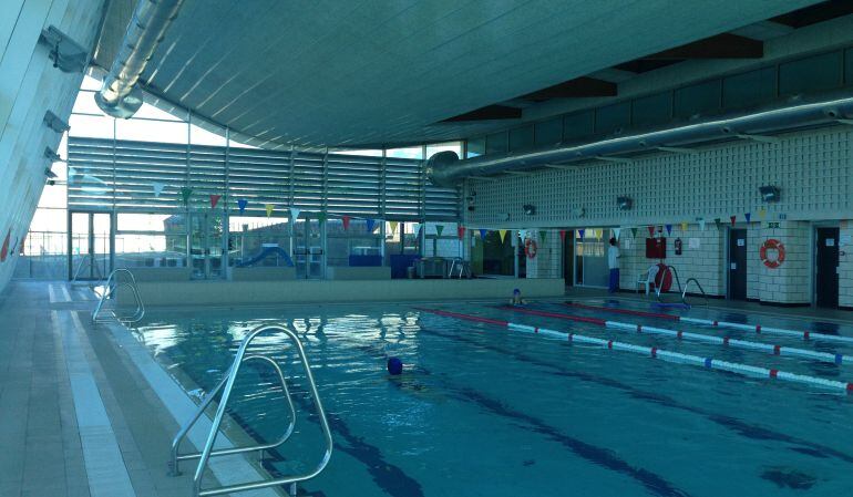 Los usuarios de la piscina cubierta disfrutan de una amplia oferta de servicios y cursos según sus necesidades