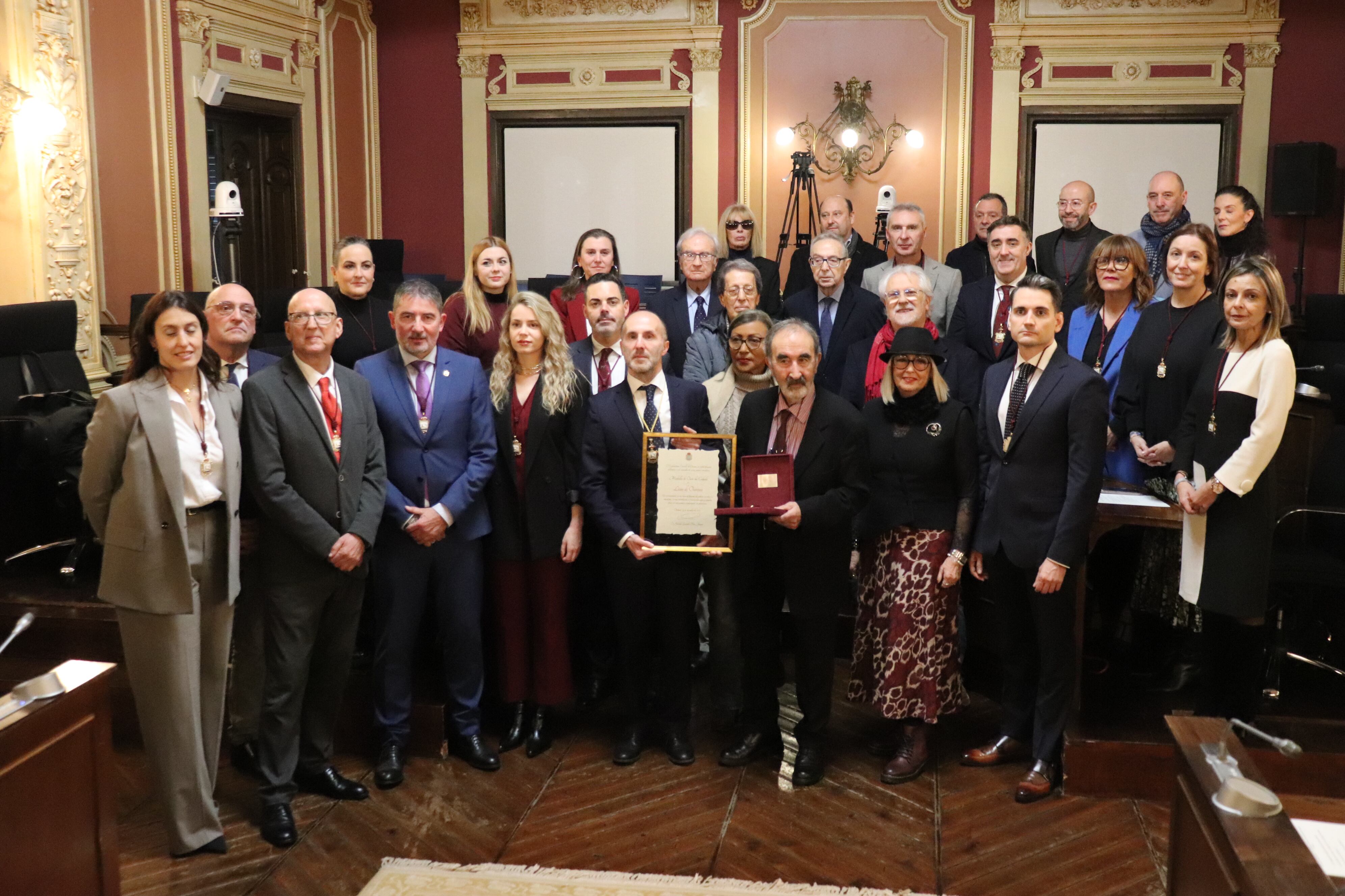 La corporación municipal y miembros del Liceo de Ourense