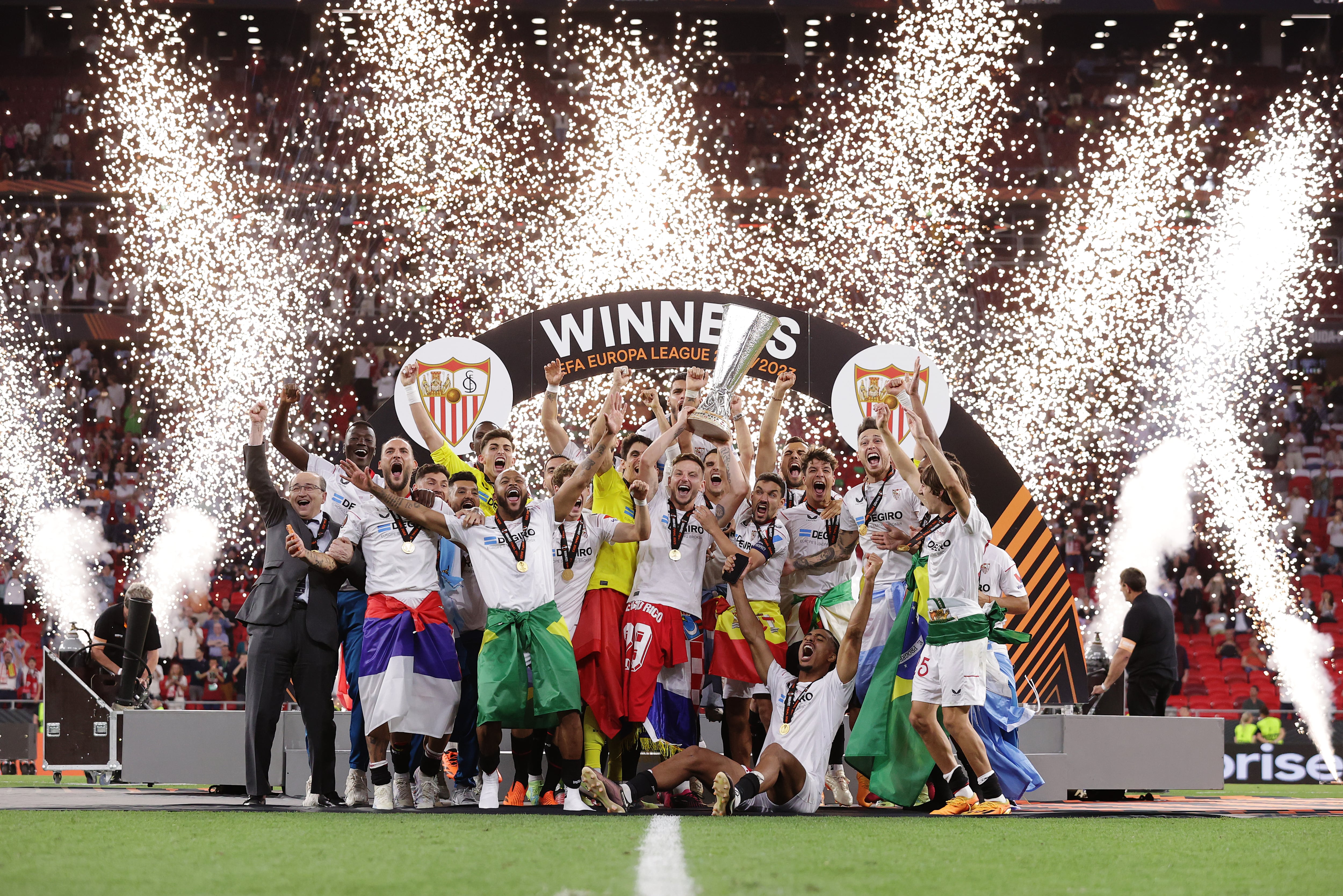 El Sevilla celebra su séptima Europa League en el estadio de Budapest