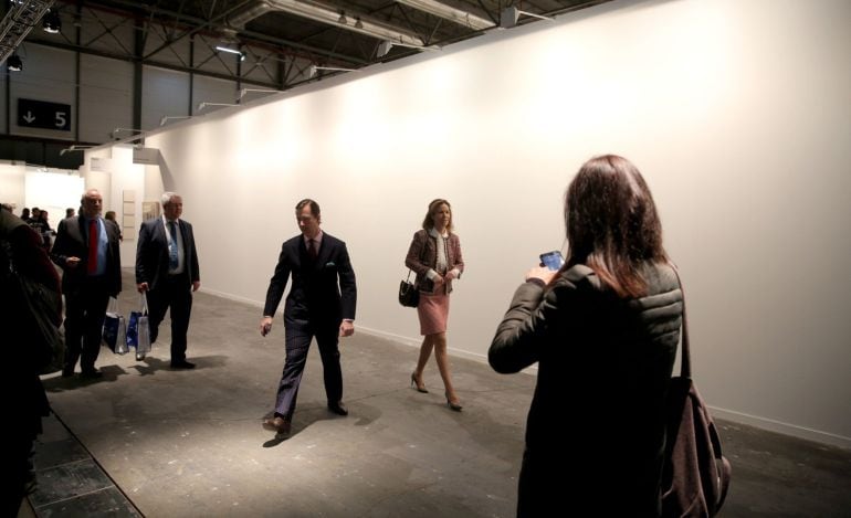 Pared de la galería Helga de Alvear, en ARCOmadrid, en blanco. 