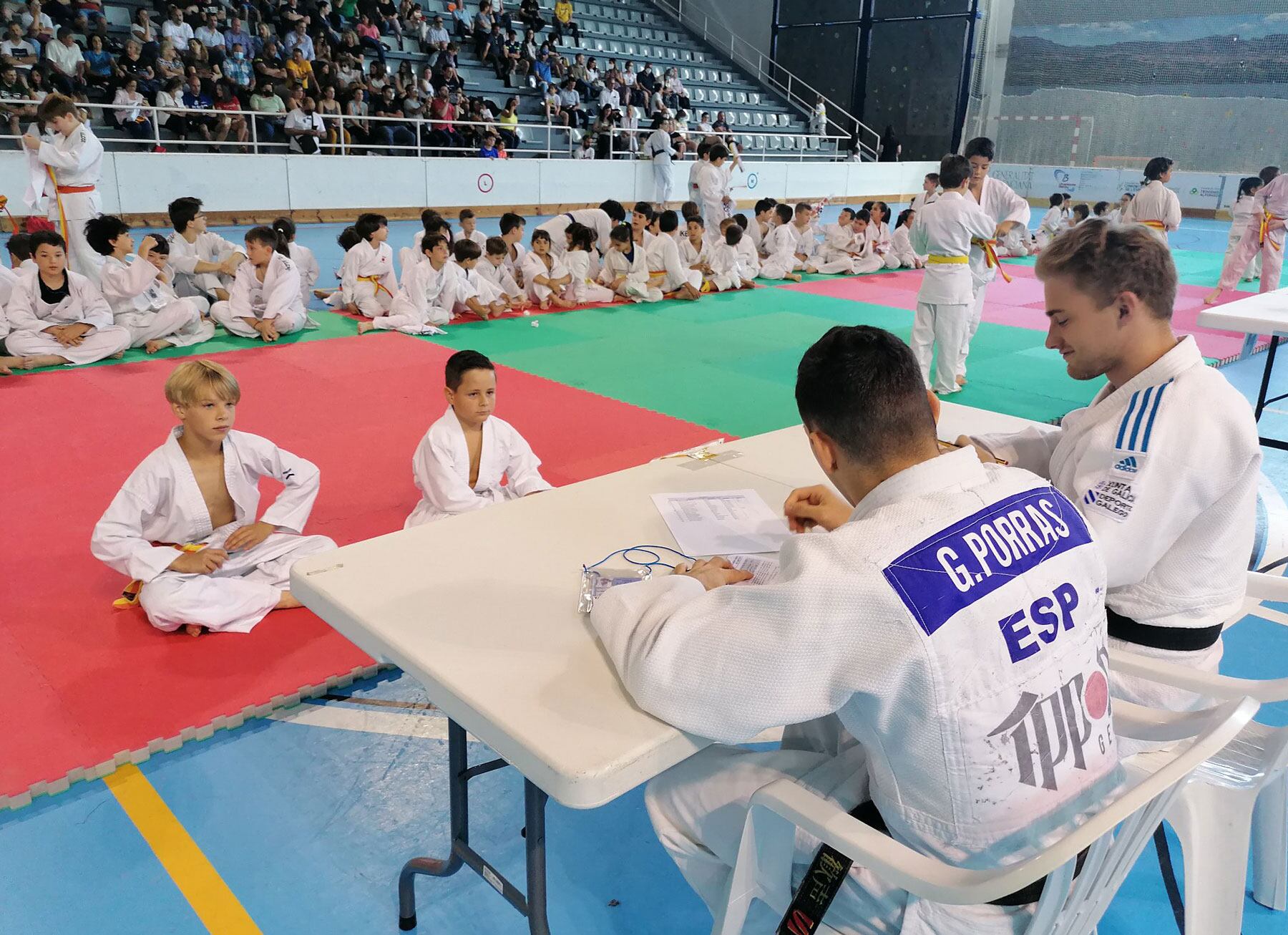 Gaizka Porras durante el pasado Juju Festival, firmando autógrafos