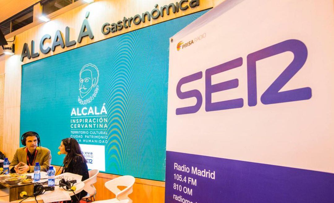 Set de Radio Madrid en el stand de Alcalá de Henares.