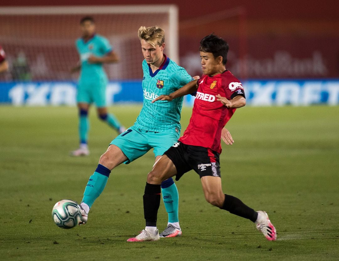 Frenkie De Jong y Take Kubo durante el partido Mallorca-Barça