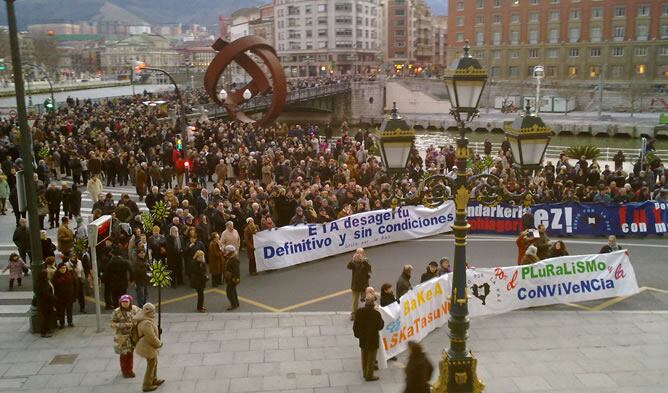 Gesto por la Paz ha celebrado su última manifestación bajo el lema &quot;El futuro es nuestro. Lo hemos conseguido&quot;