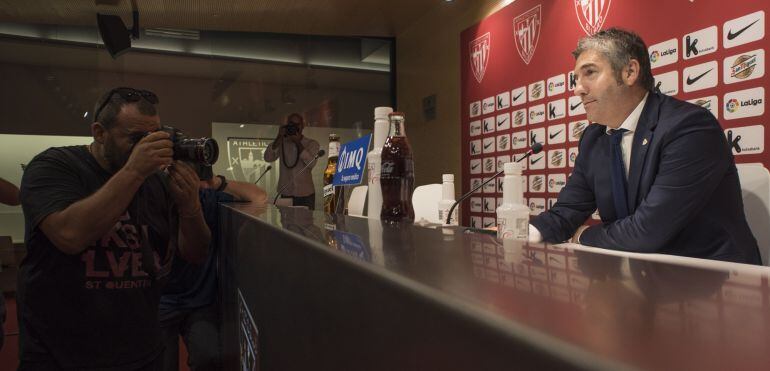 El president del Athletic Club, Josu Urrutia, durante la rueda de prensa que ha ofrecido hoy en Bilbao