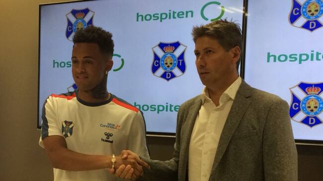 Joao Rodríguez junto a Alfonso Serrano durante la presentación del nuevo jugador del CD Tenerife
