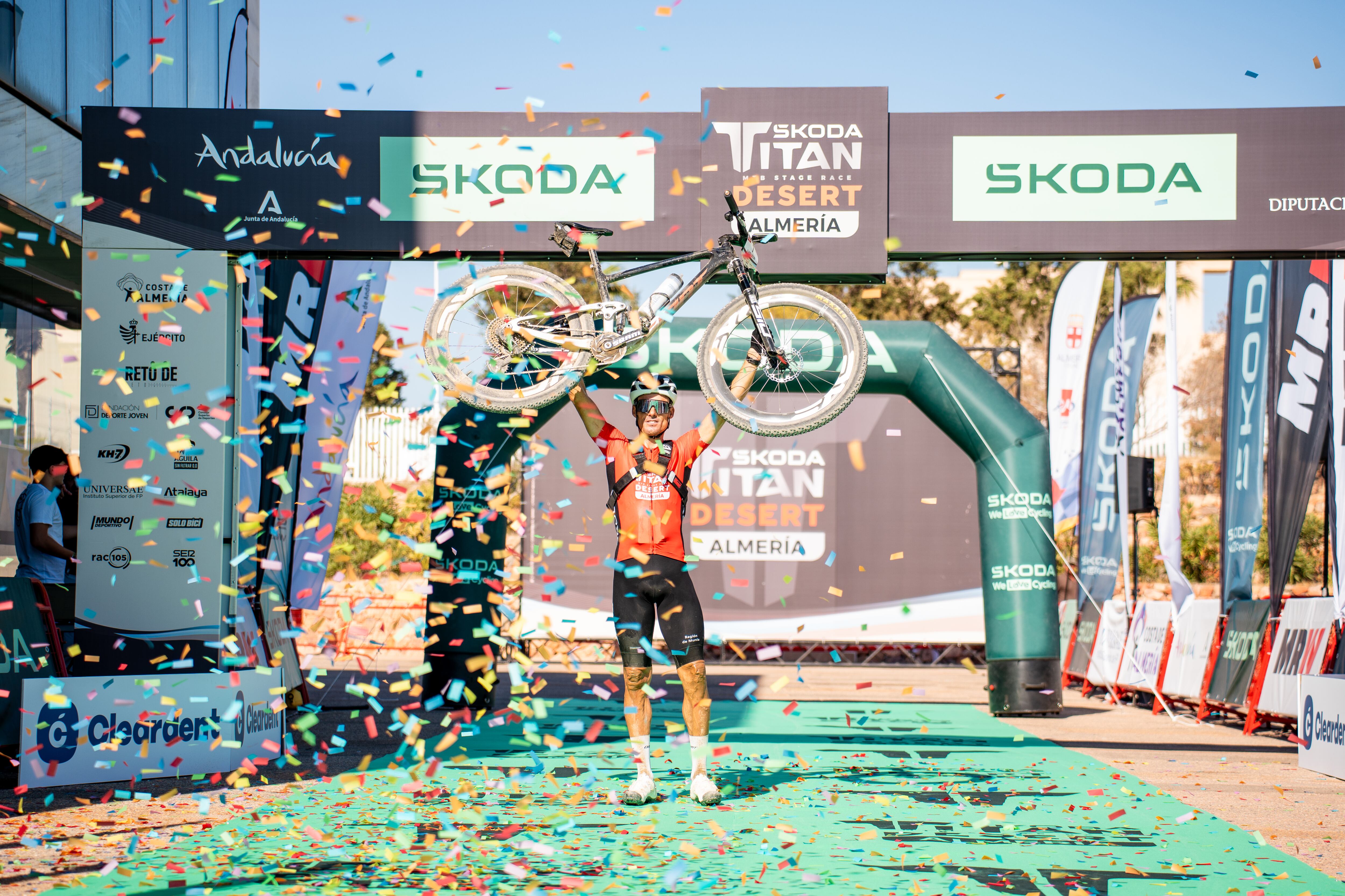 Luis León, campeón de la Škoda Titan Desert Almería.Škoda