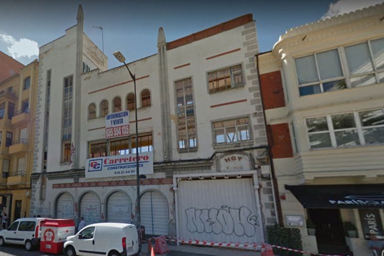 Fachada del edificio del antiguo cine Barrueco en la avenida de Portugal