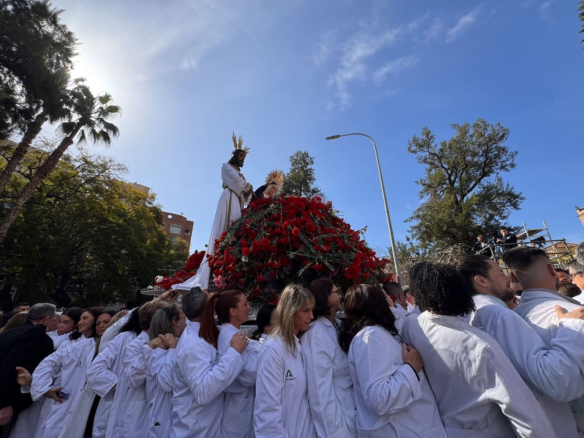 Jesús Cautivo ha recorrido la Trinidad en su multitudinario traslado del Sábado de Pasión