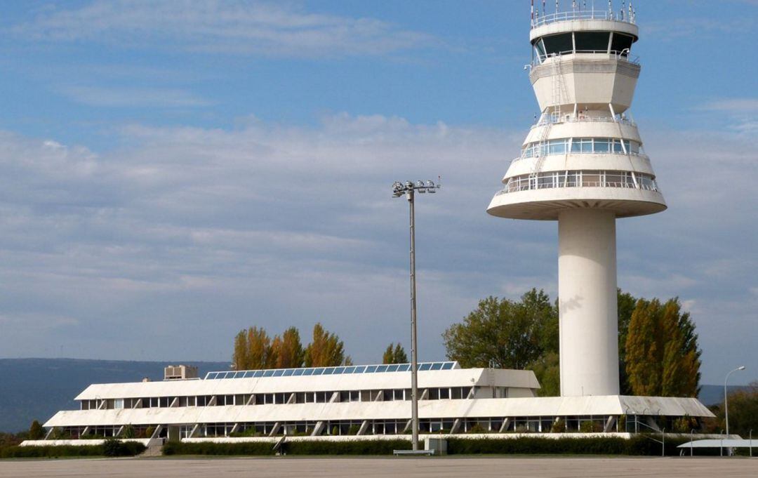 Torre de control del aeropuerto de Foronda