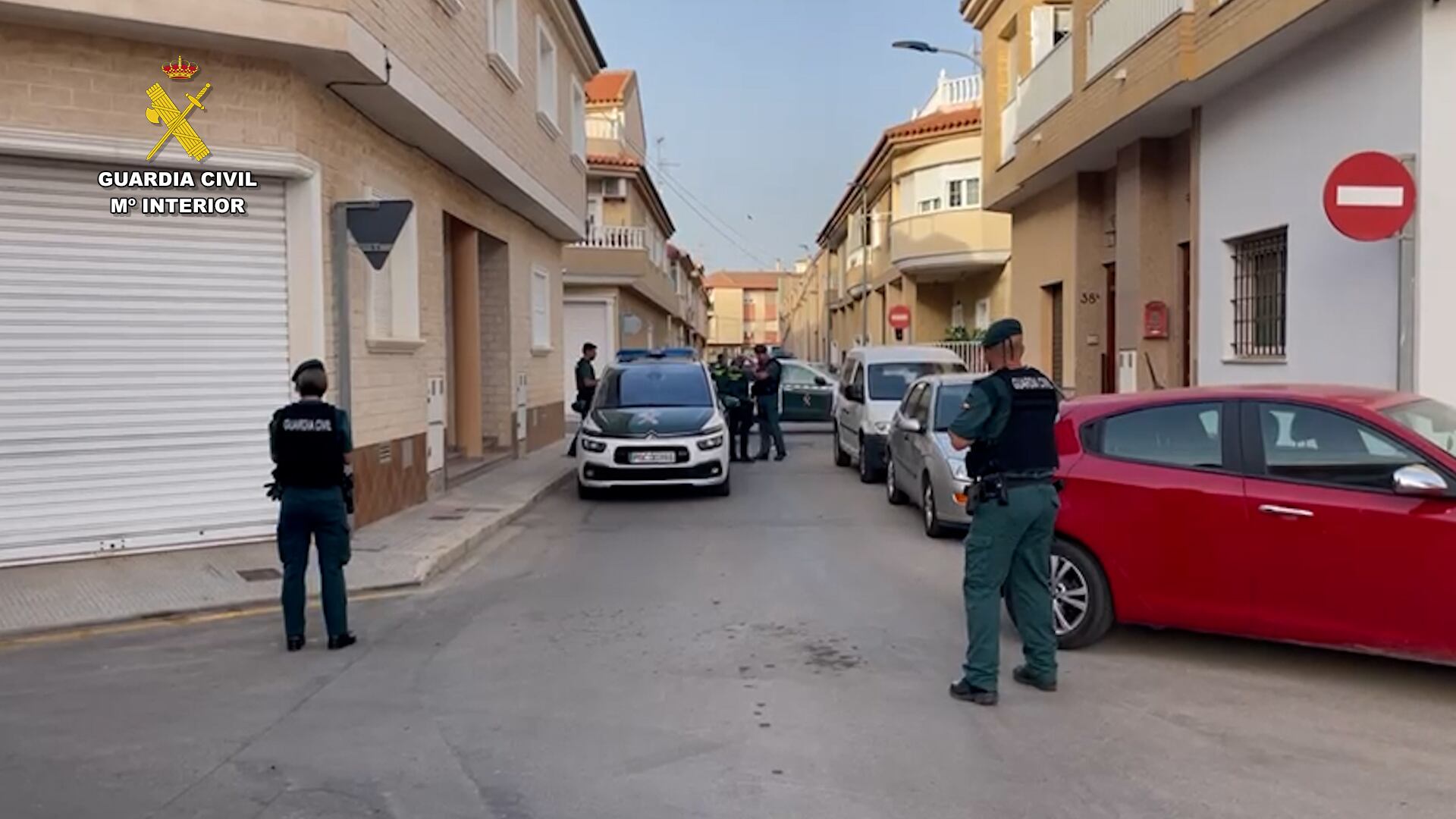 Al menos 11 víctimas
 

La Guardia Civil desmantela en San Pedro del Pinatar una organización criminal de origen colombiano que introducía irregularmente a compatriotas en España