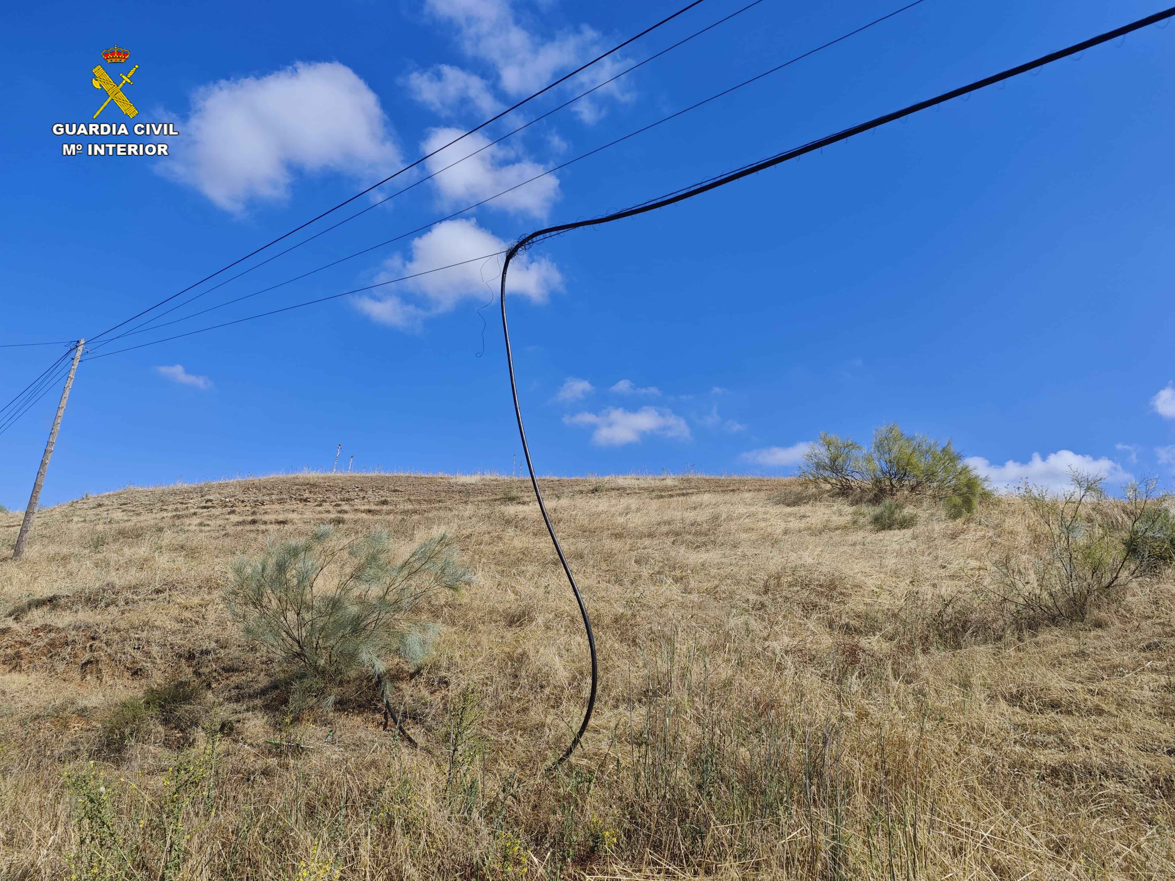 La Guardia Civil detiene en El Casar a dos personas por robo de cable del tendido telefónico - Prensa Guardia Civil