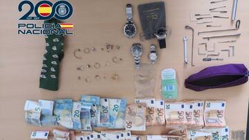 La Policía Nacional detiene 'in fraganti' a dos hombres especializados en robos en viviendas