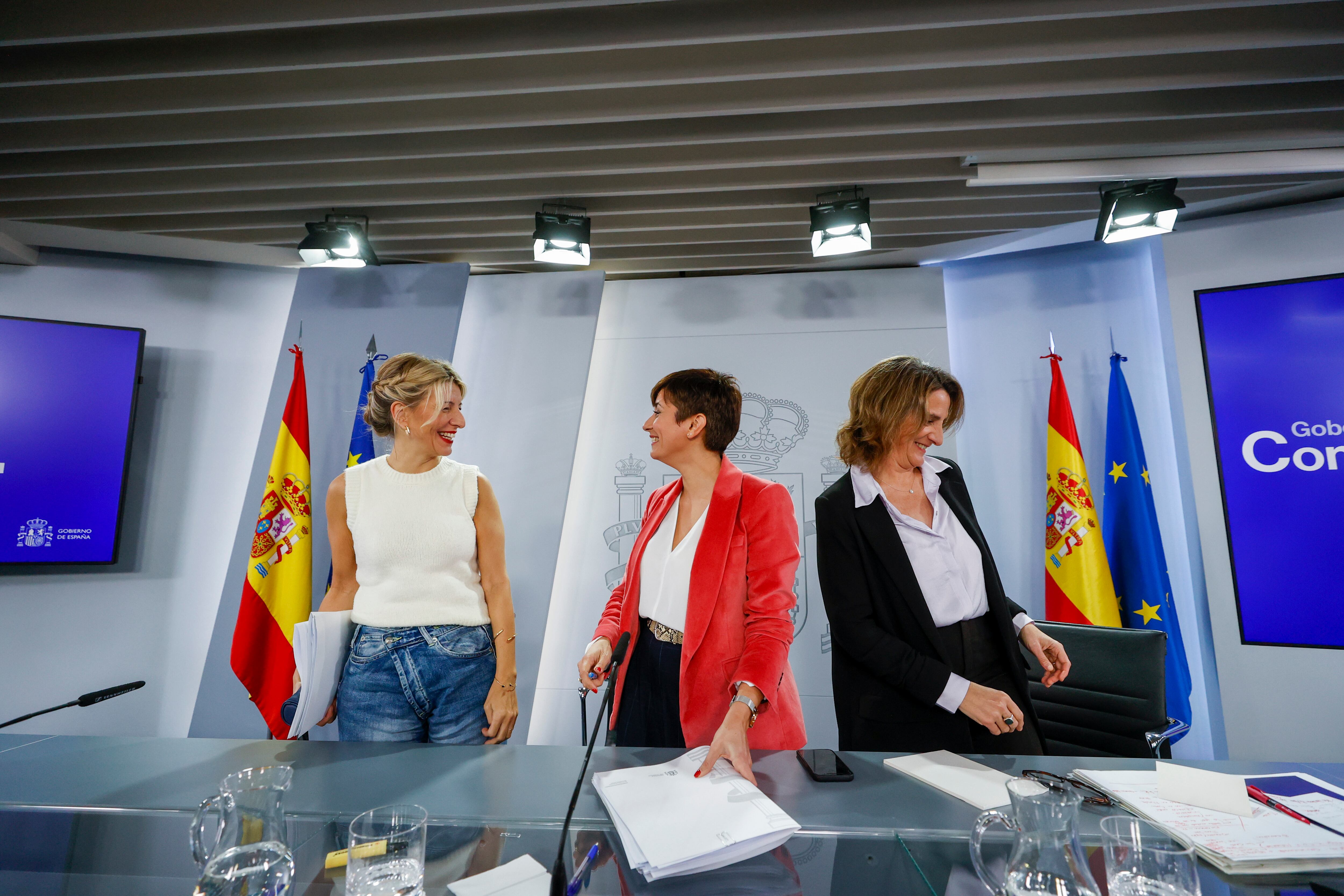 Imagen de la rueda de prensa posterior al  último Consejo de Ministros en el Palacio de la Moncloa en Madrid. EFE/ Javier Lizón