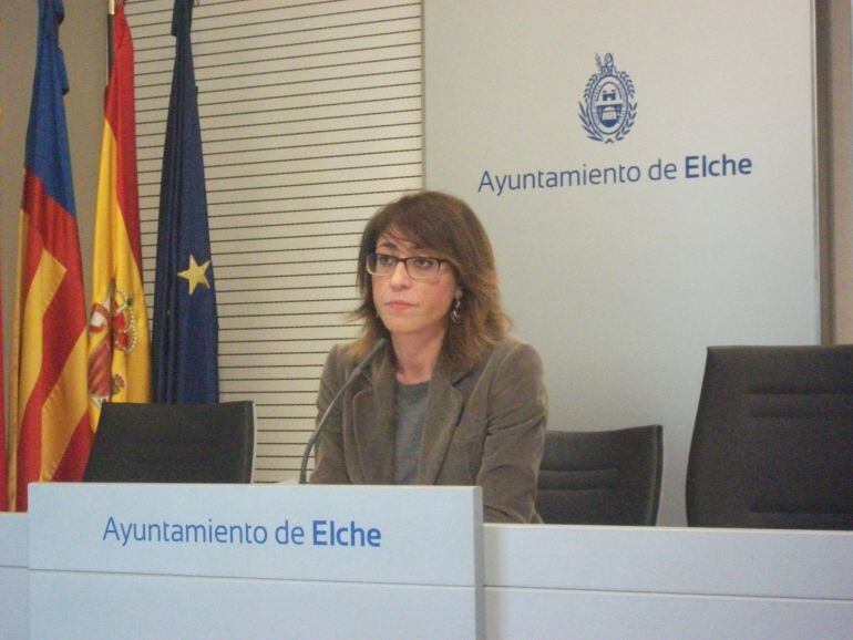 La portavoz del PSOE, Patricia Maciá, ha hablado del servicio de hemodinámica