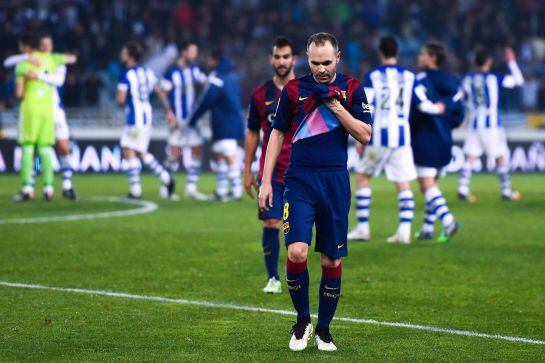 Iniesta se marcha cariacontecido de Anoeta