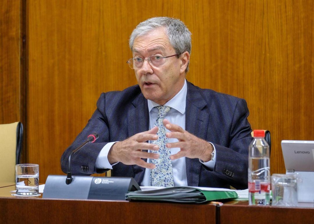 Rogelio Velasco, consejero de Economía, en el Parlamento andaluz