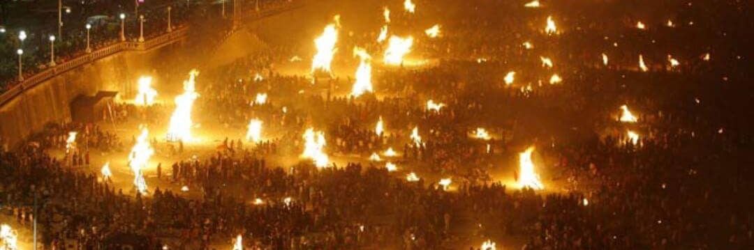 Celebración de las hogueras de San Juan en A Coruña