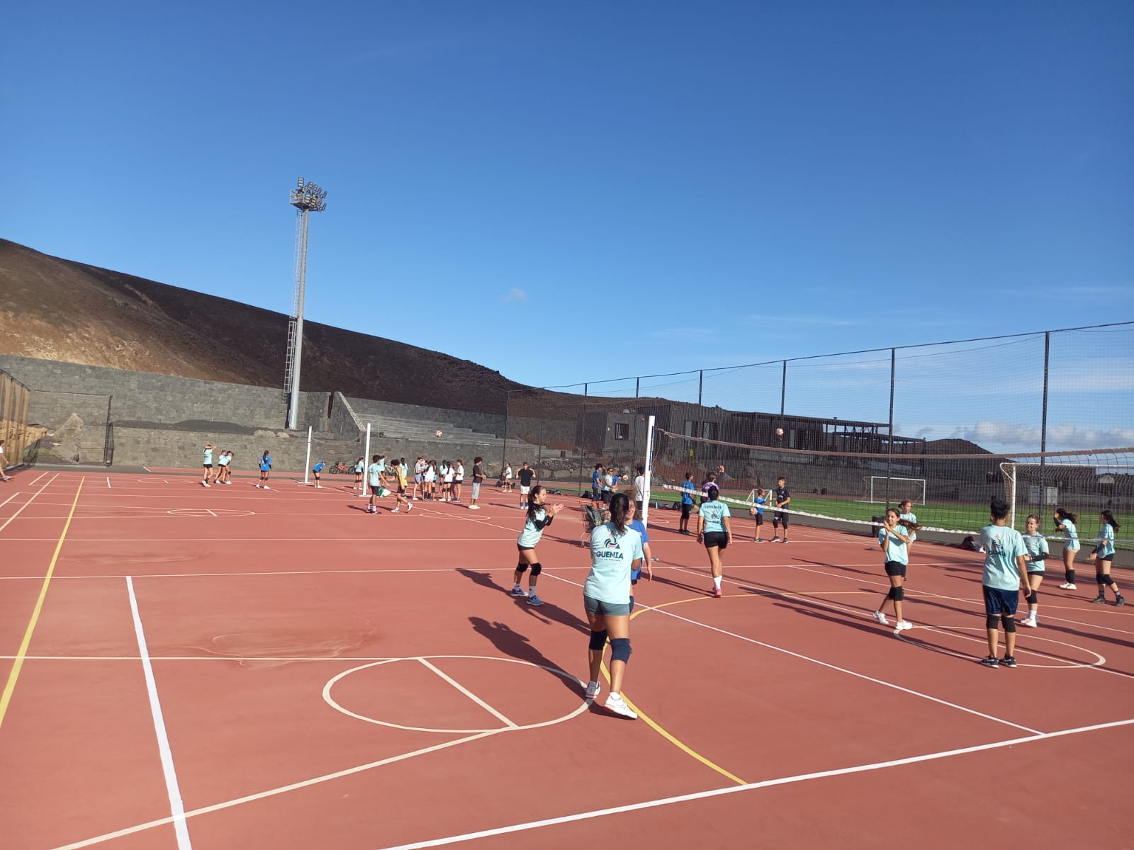 Uno de los entrenamientos del club Voleibol Guenia.