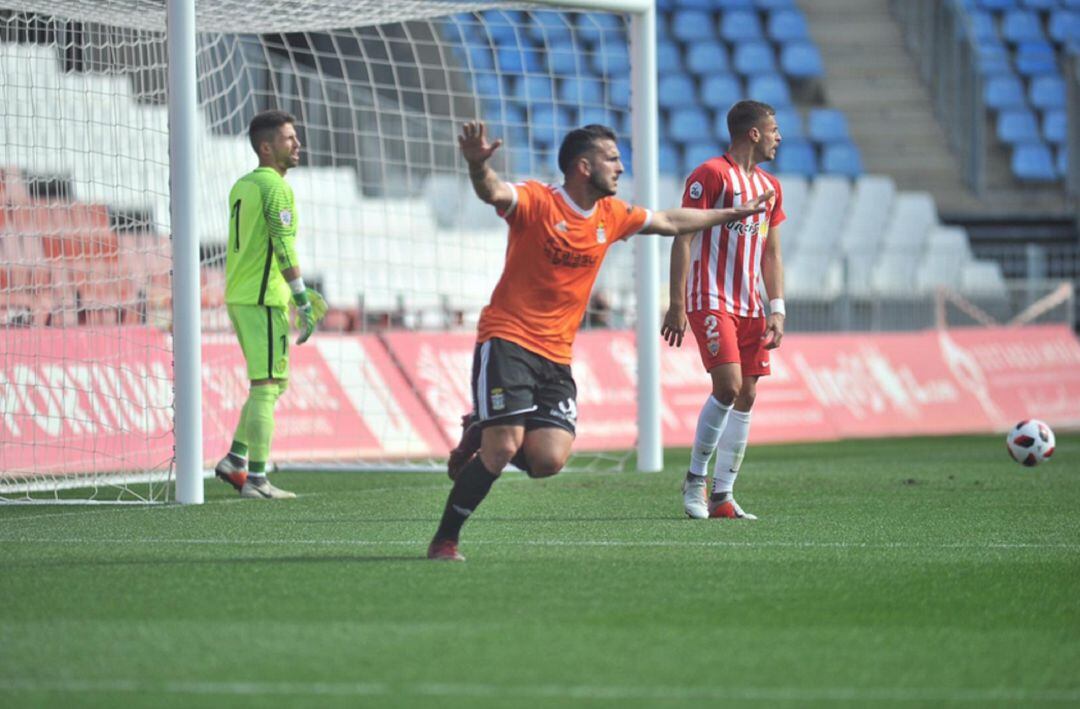 Elady celebra uno de sus goles