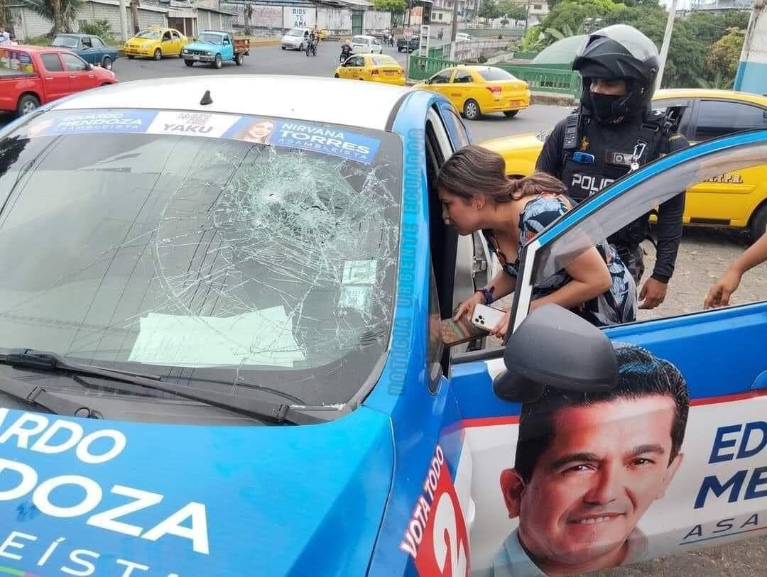 Imagen del coche donde viajaba Estefany Puente cuando ha sido atacada