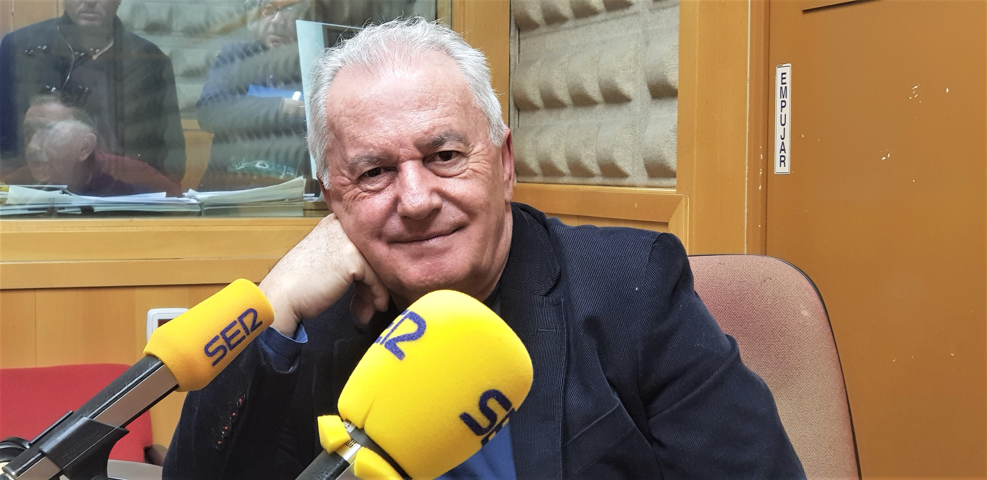 Víctor Manuel en los estudios de Radio Asturias - SER