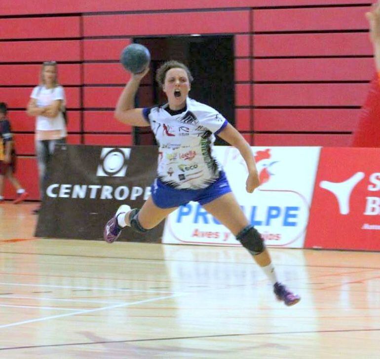 La capitana Alicia Requena vuelve a las pistas tras varios meses