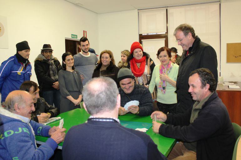 El alcalde visita las instalaciones de 'Calor y Café'