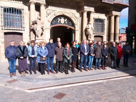 Concejales del Ayuntamiento de Pamplona en la plaza consistorial