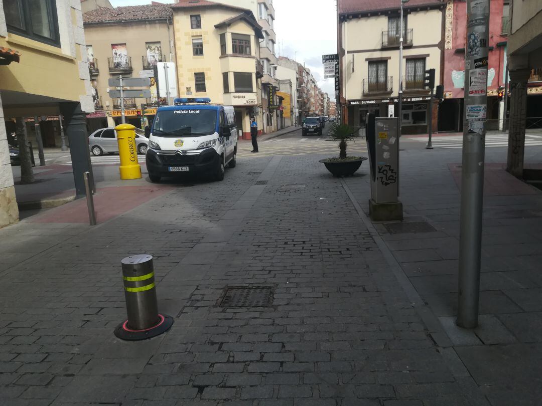 La Policía Local en un control realizado el martes en la plaza de la Virgencilla