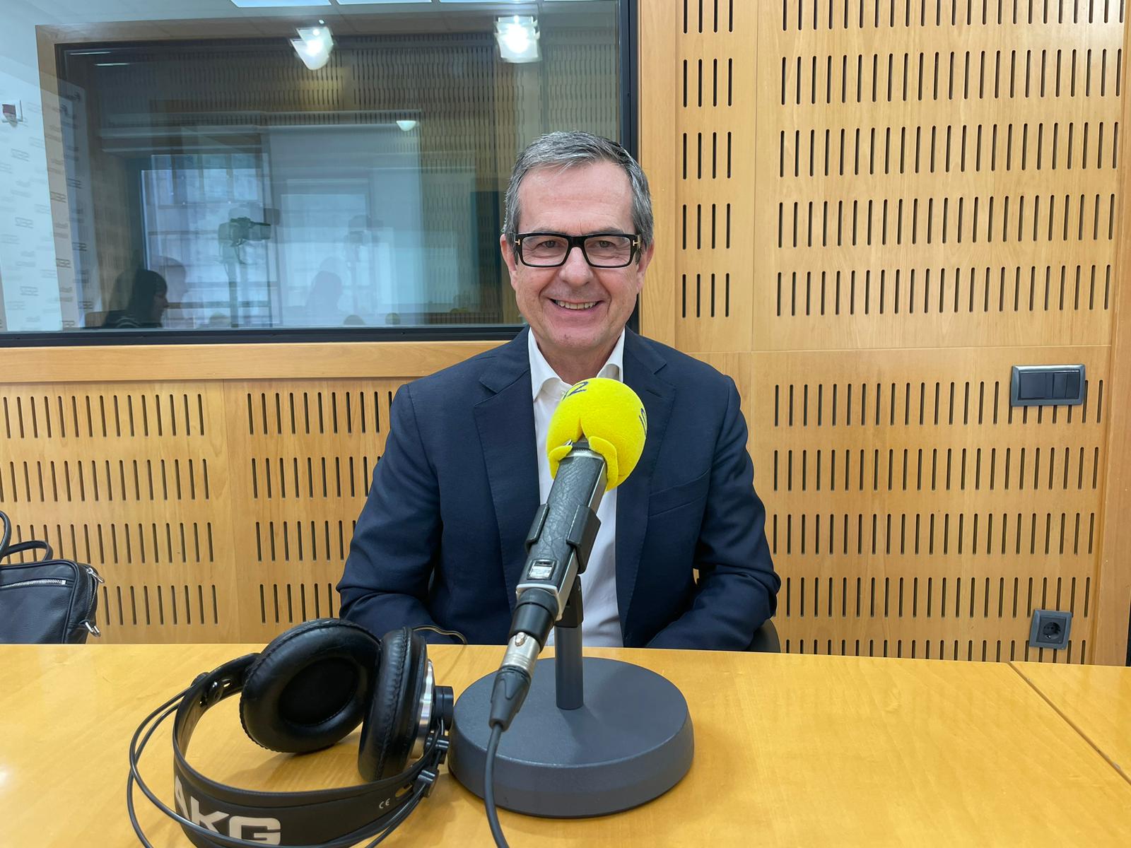 Tono Franco, director de la Fundación Visit Valencia, en los estudios de Radio Valencia Cadena SER