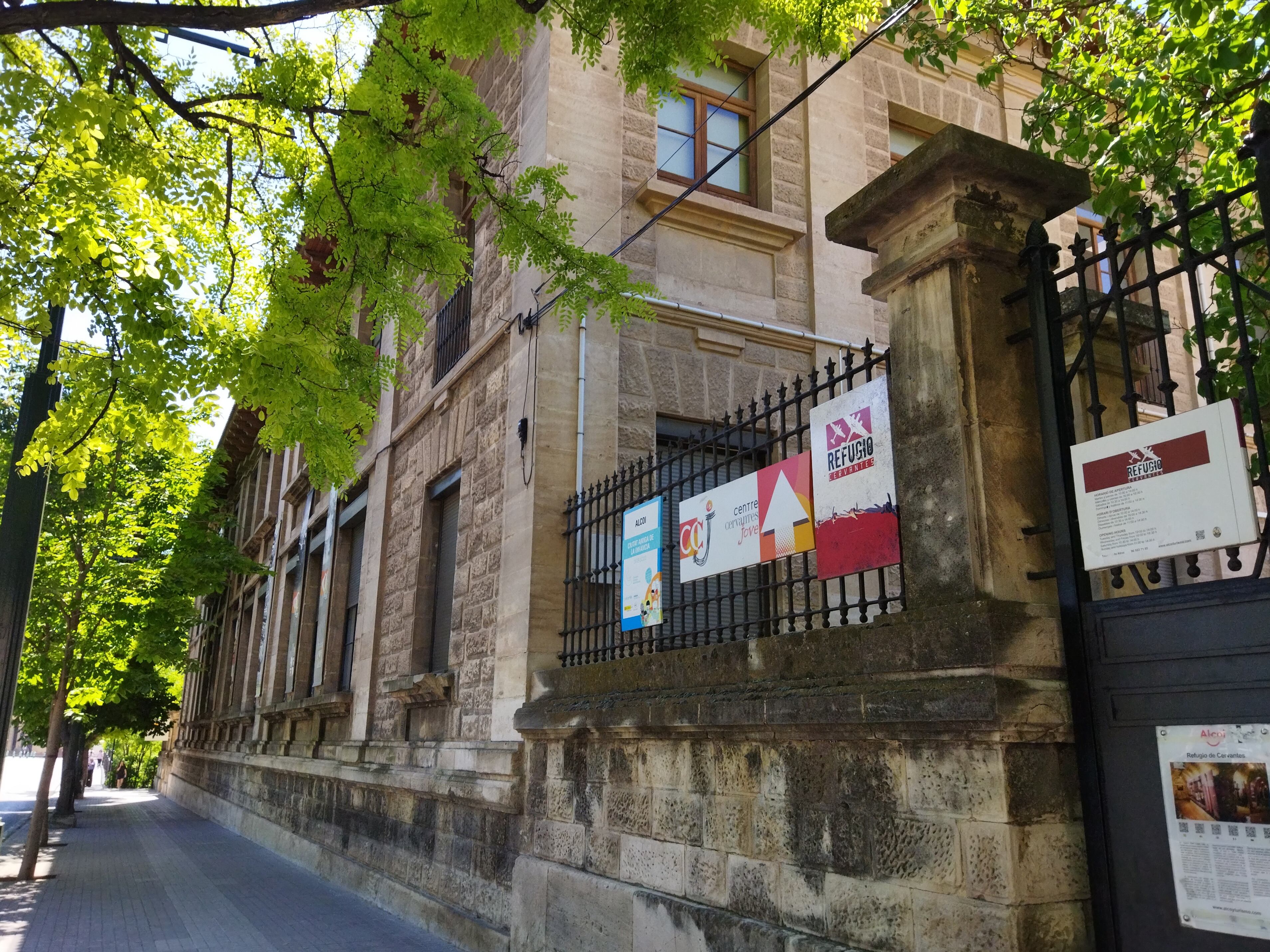 El Ayuntamiento de Alcoy adjudica las obras para la rehabilitación y mejor de la eficiencia energética del Centre Cervantes Jove.