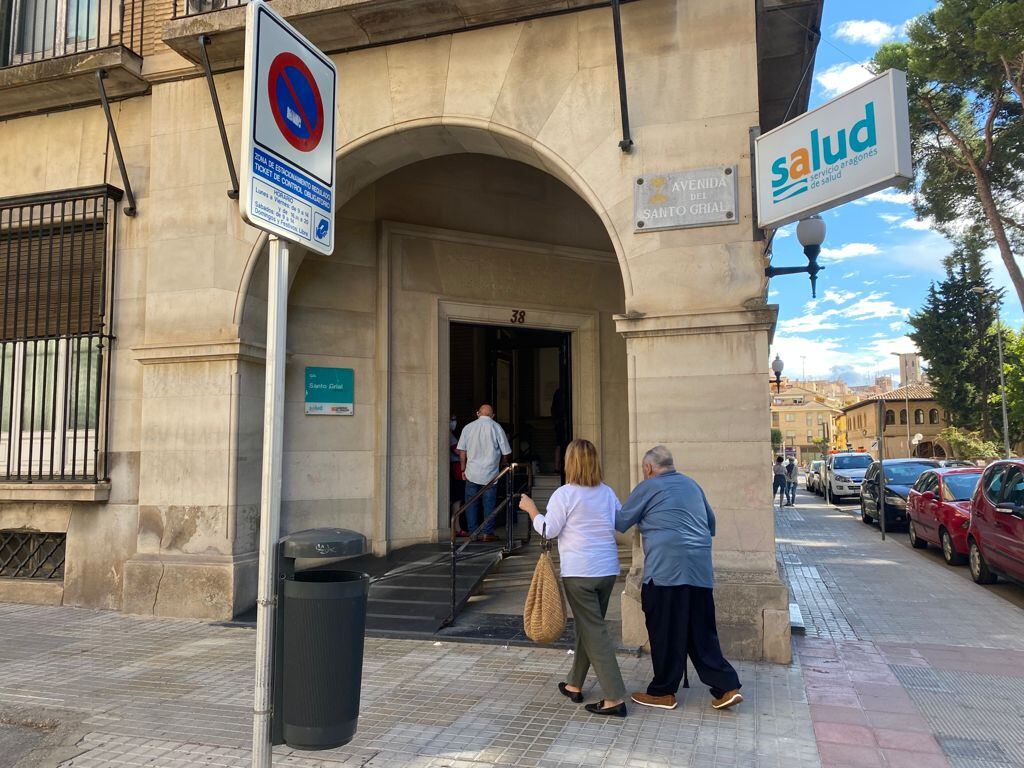Entrada al Centro de Salud Santo Grial de Huesca