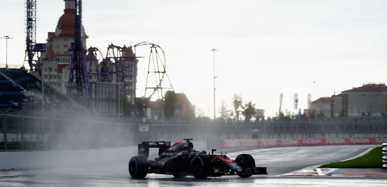 Fernando Alonso, en los entrenamientos libres del GP de Rusia.