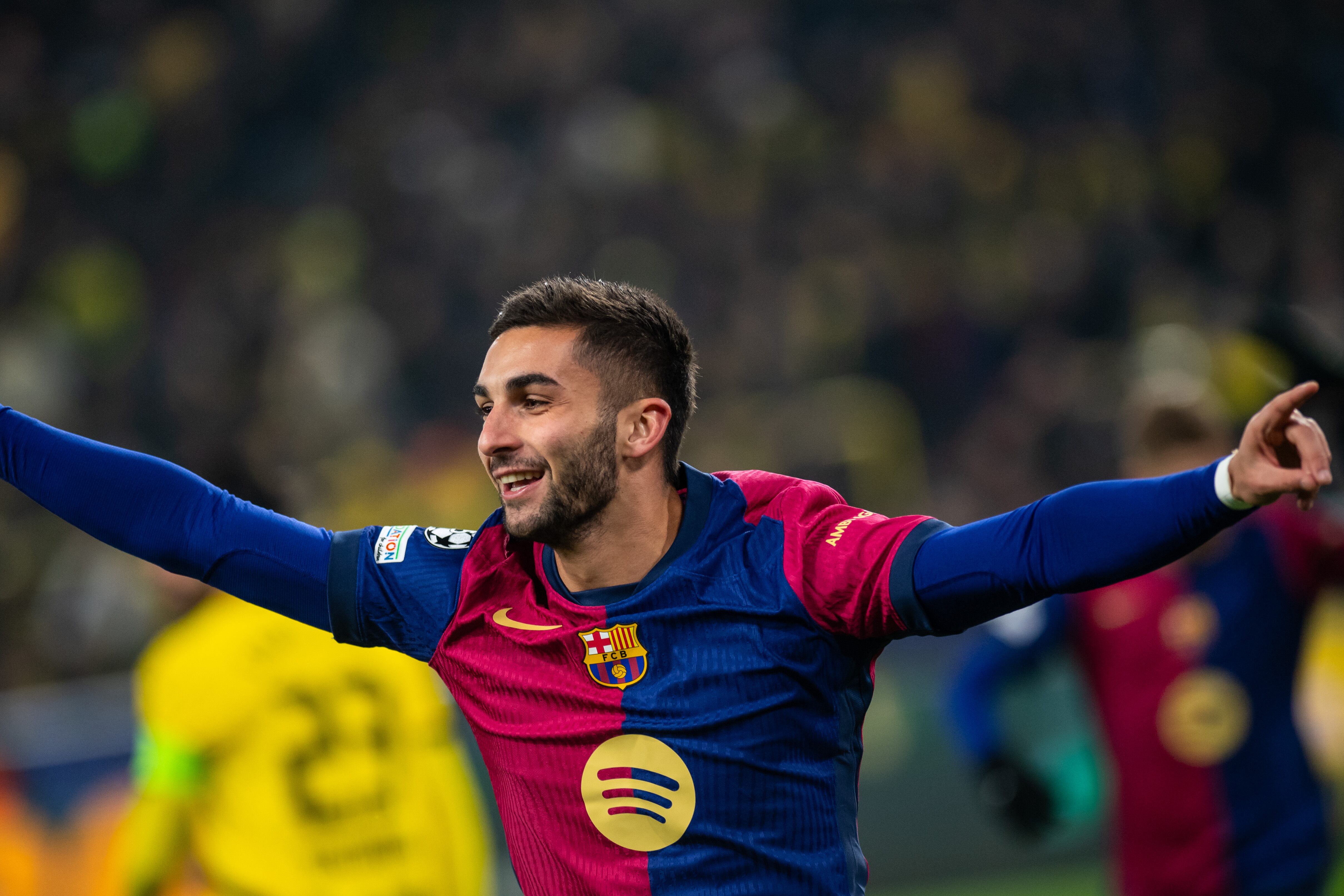 Ferran Torres celebra un gol con el Barça
