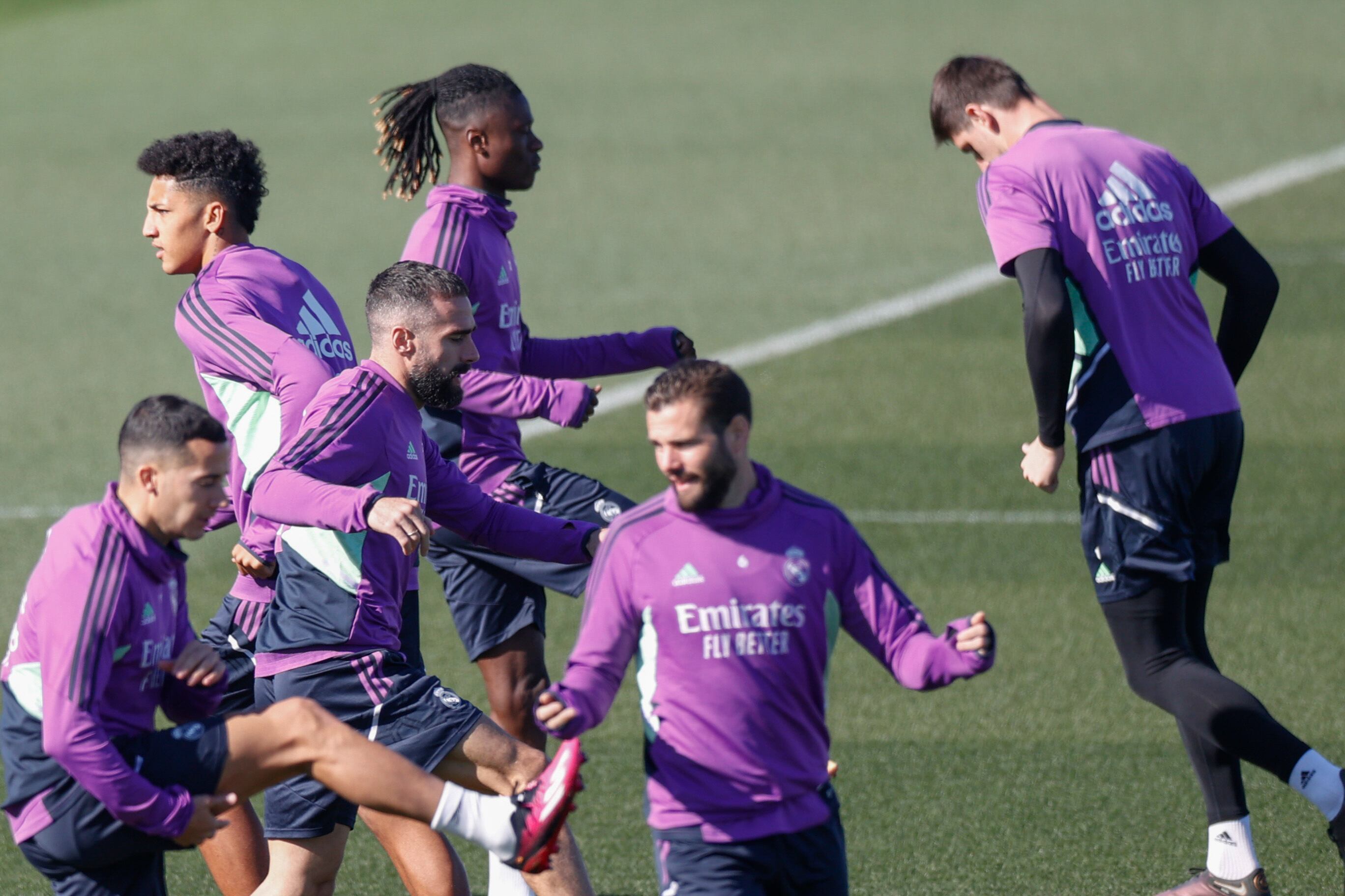 Los jugadores del Real Madrid durante el entrenamiento llevado a cabo este viernes en la Ciudad Deportiva de Valdebebas, en Madrid. EFE/ Javier Lizon