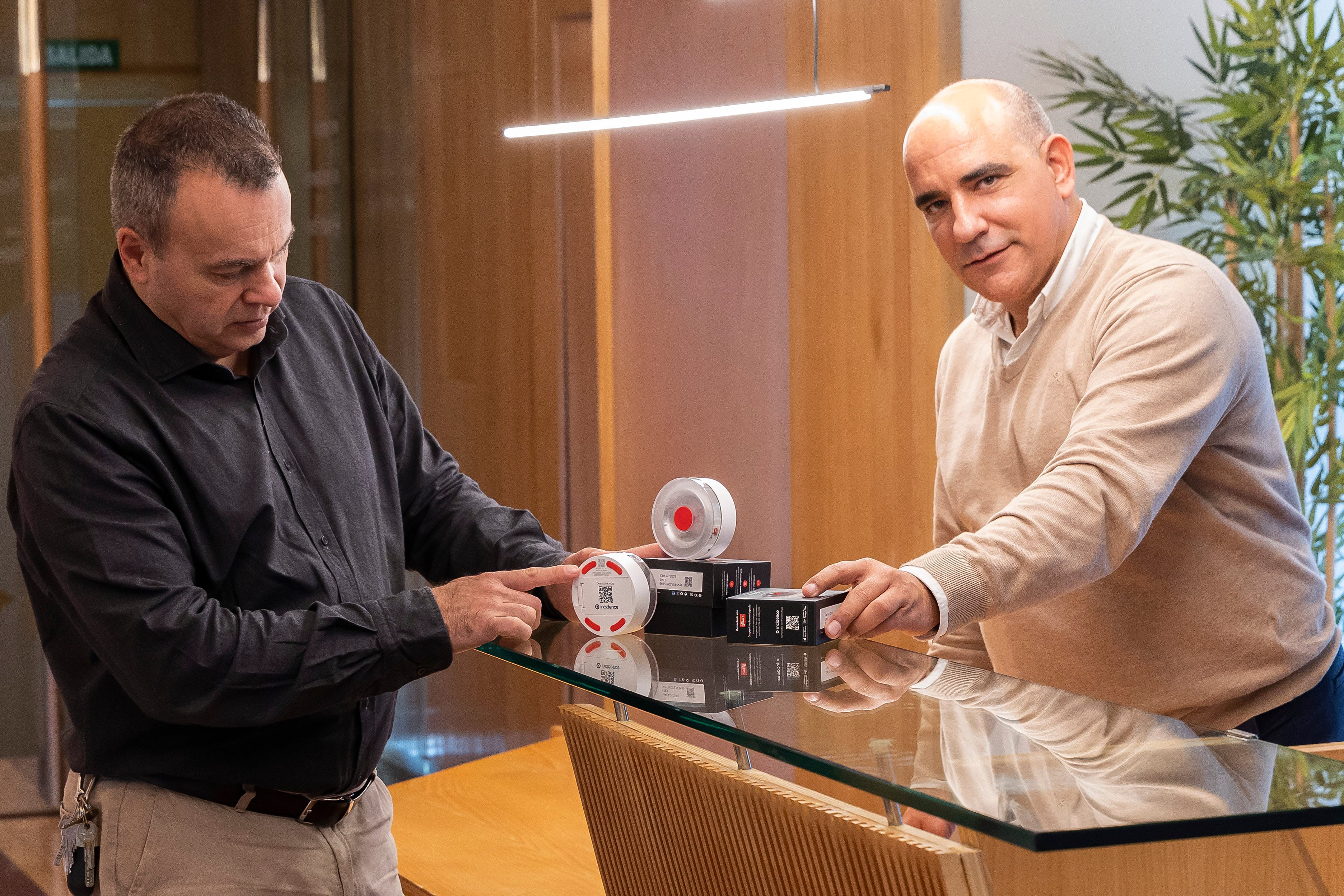 Jorge Juan Costas y Jorge Torre, 'padres' de la baliza V-16
EFE/Salvador Sas