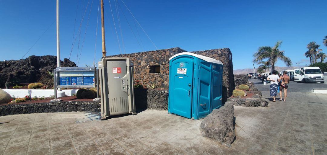 Baños Químicos en Playa Chica, en Puerto del Carmen.