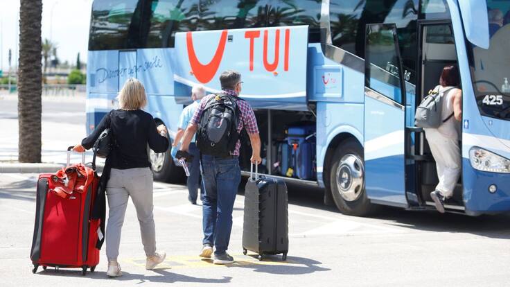 Armengol pide al Gobierno un "esfuerzo" para impulsar el turismo nacional en Baleares