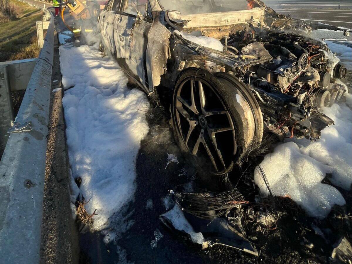 Arde un vehículo en la autovía A-23 sin daños personales