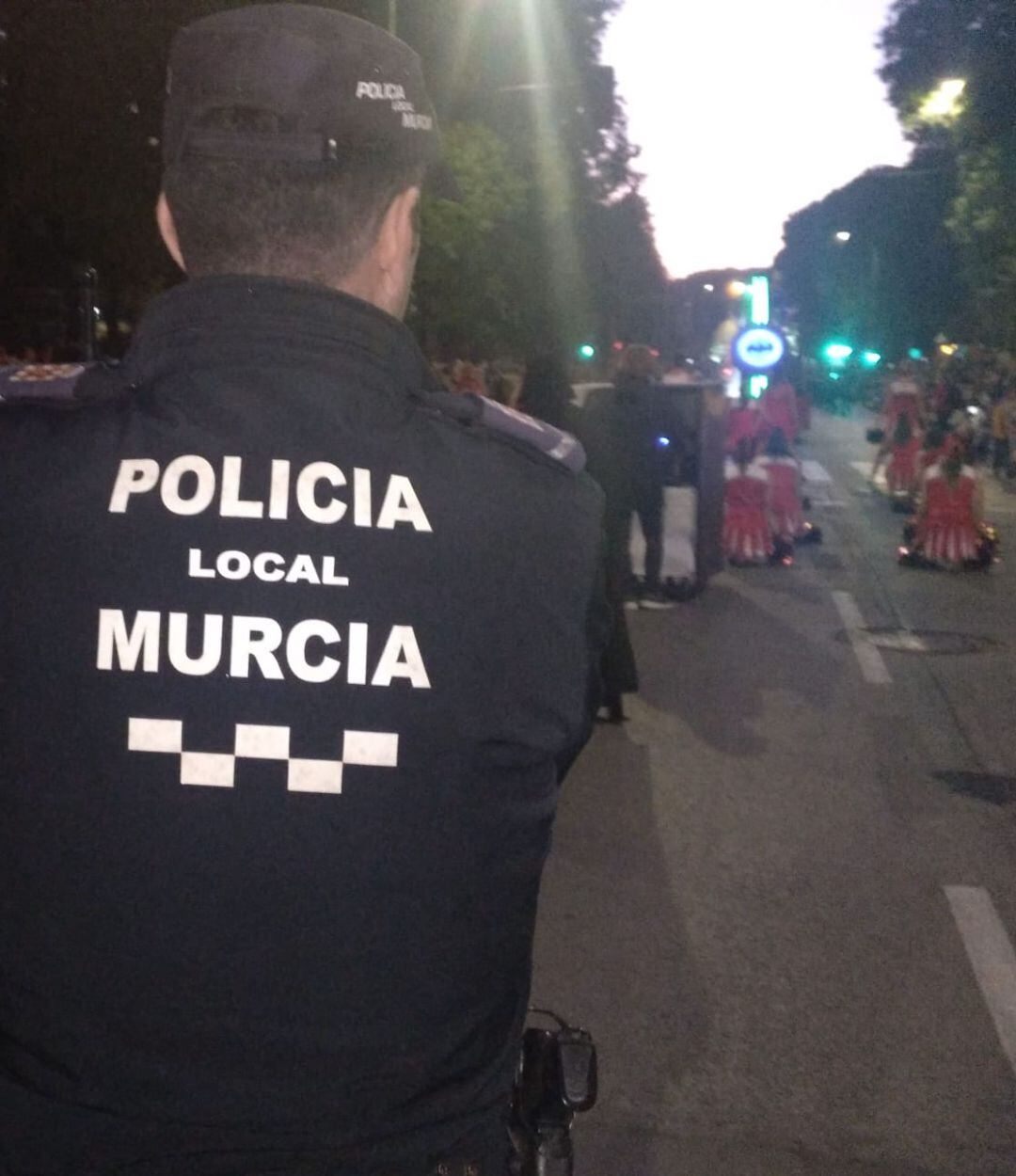 La policía local de Murcia detiene a un hombre por agredir a su mujer e hijo menor de edad