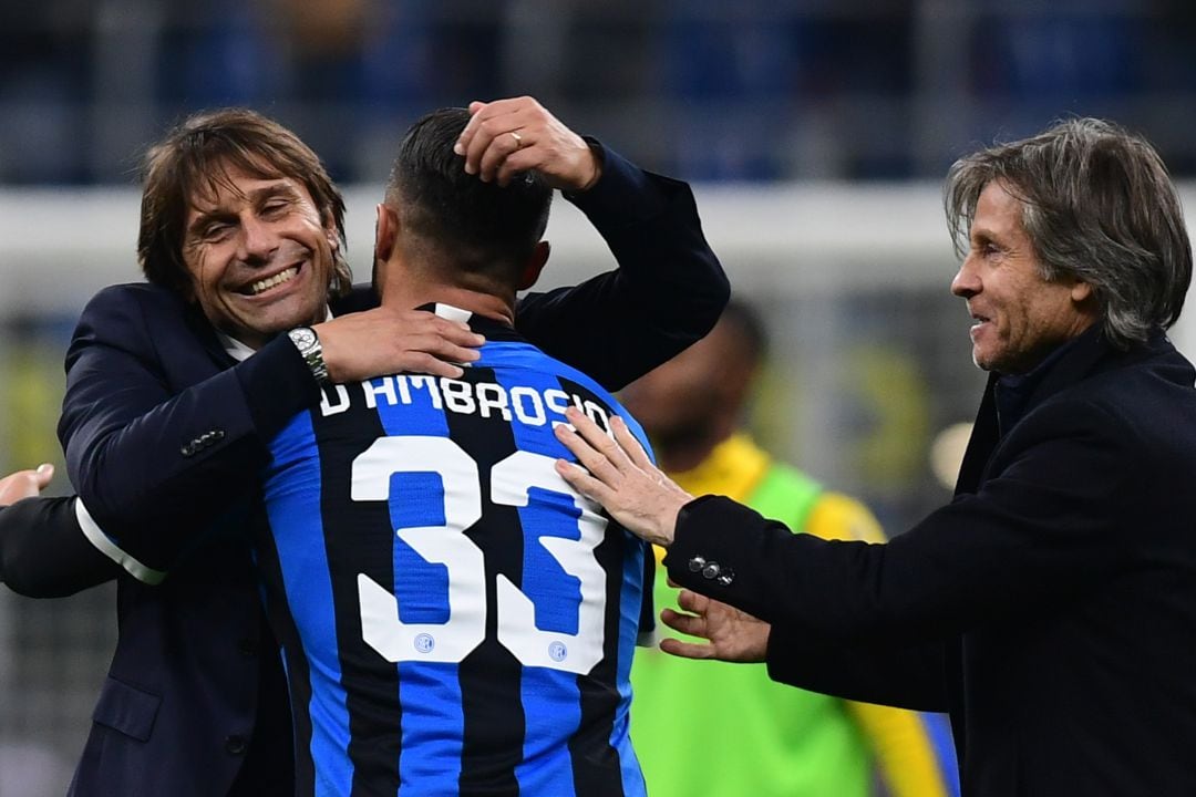 Antonio Conte abraza a D&#039;Ambrosio