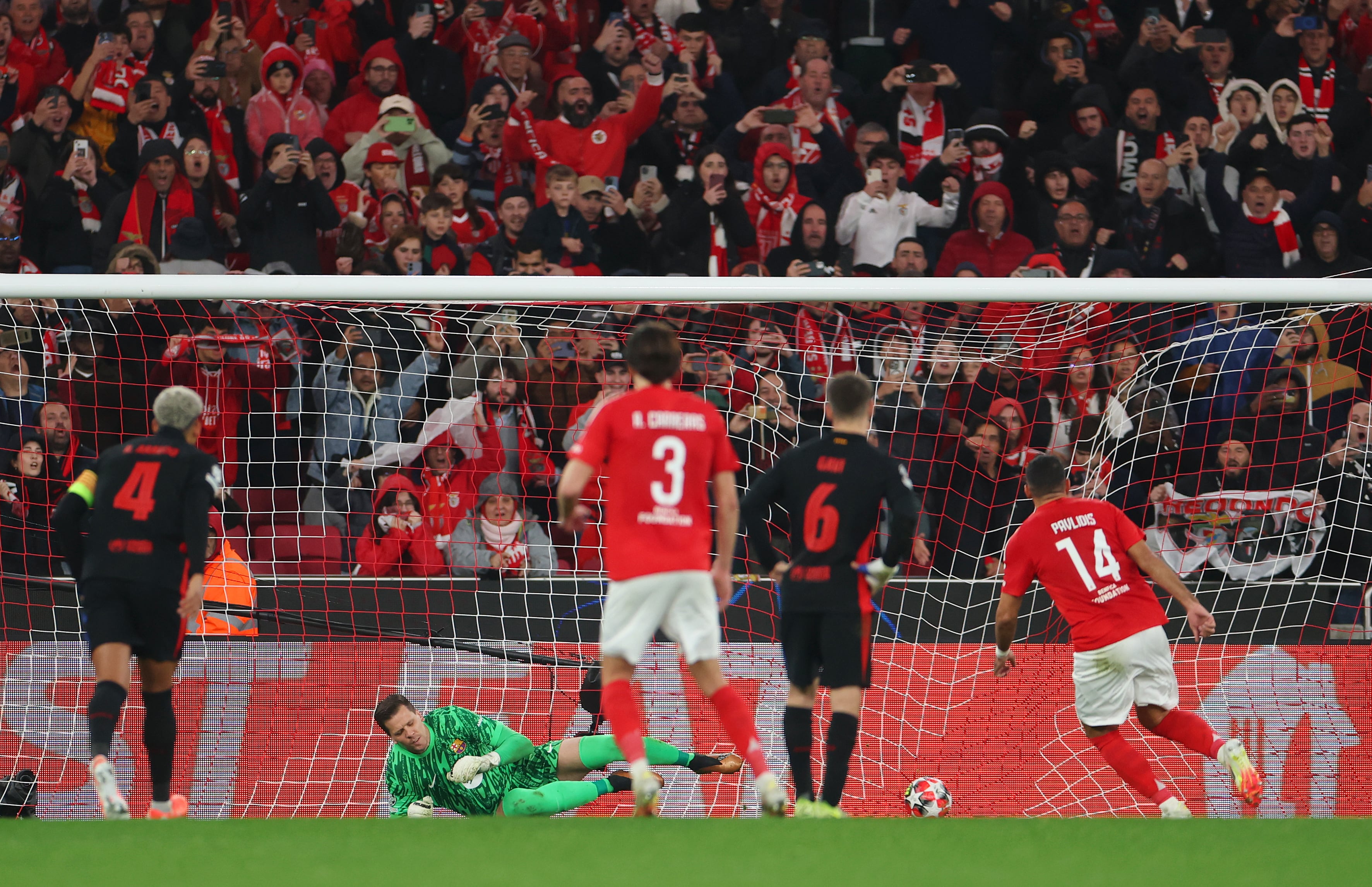 SL Benfica v FC Barcelona - UEFA Champions League 2024/25 League Phase MD7